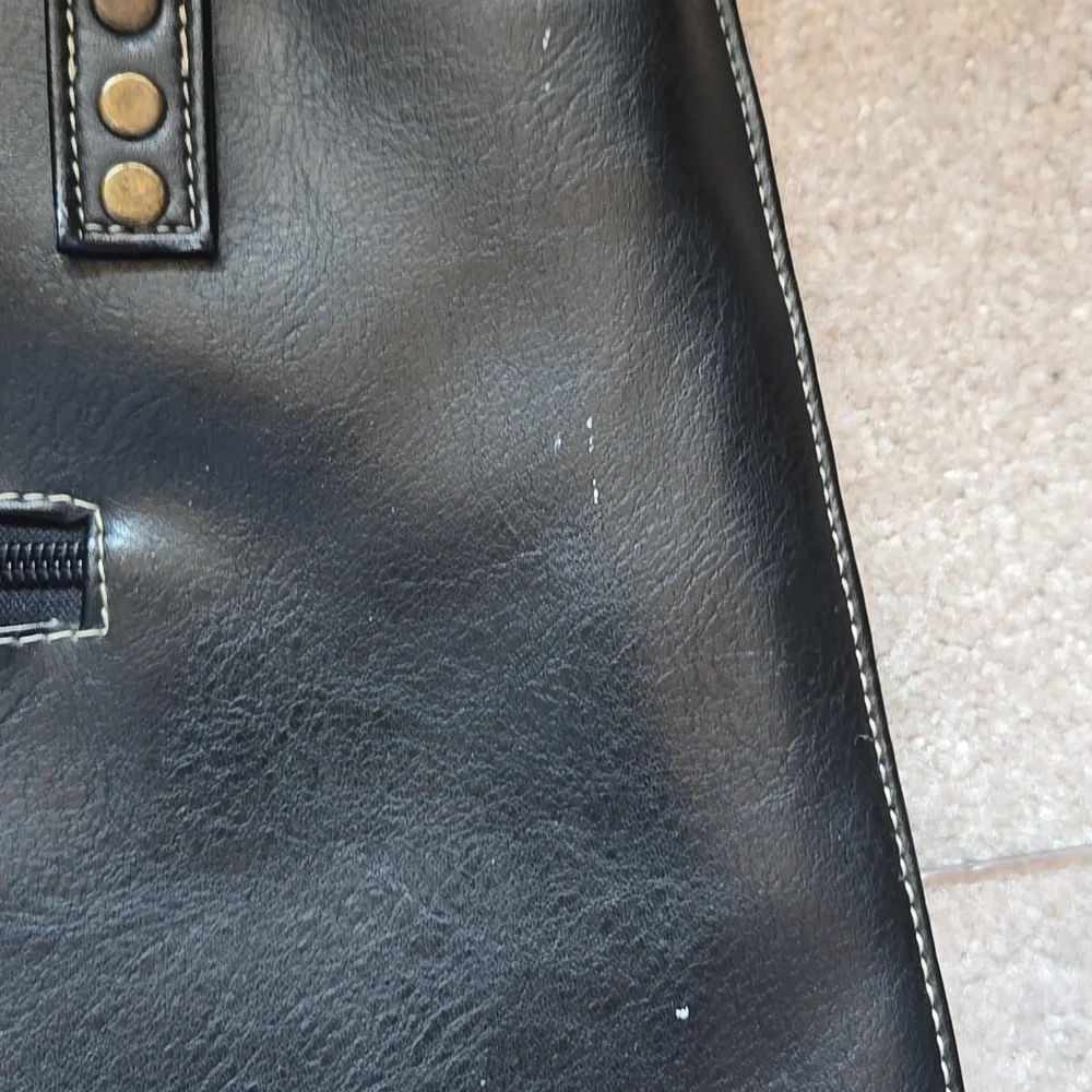 Elegant Black Tote Bag - Picture 3 of 10